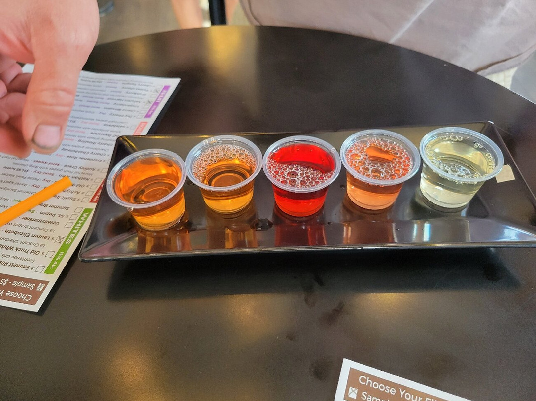 Lautenbach's Orchard Country Winery & Market-Fish Creek必去景点