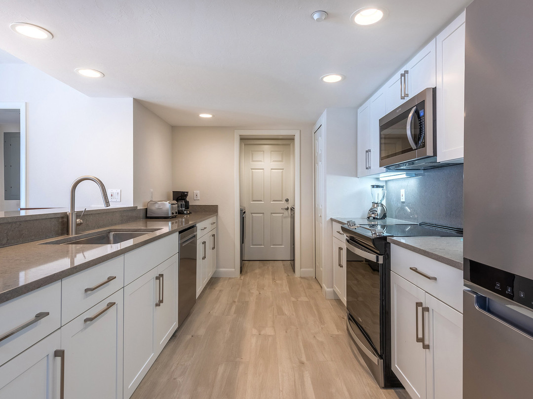 鸥翼海滩度假酒店主图