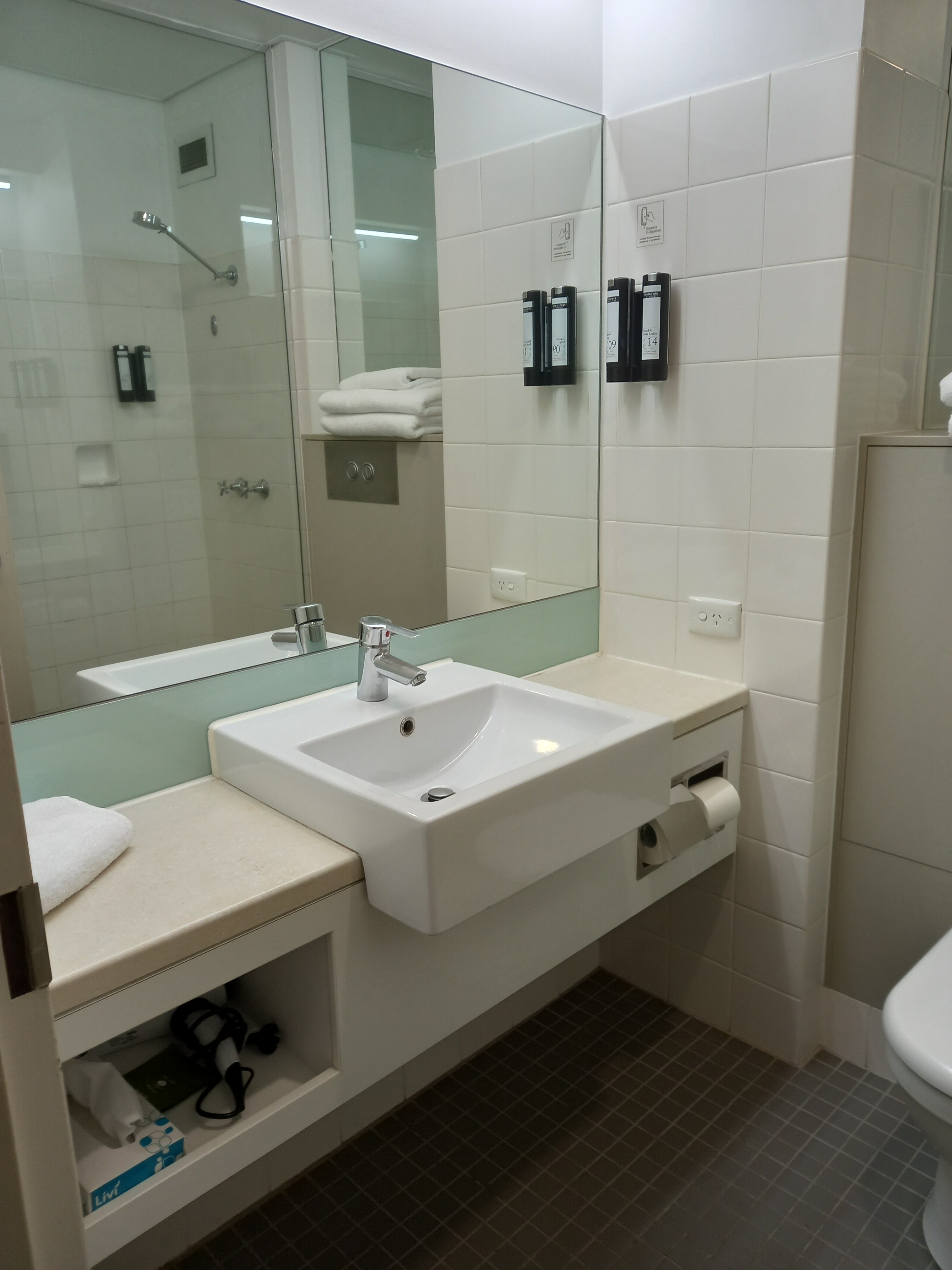 朗塞斯顿贝斯特韦斯特优质酒店-浴室