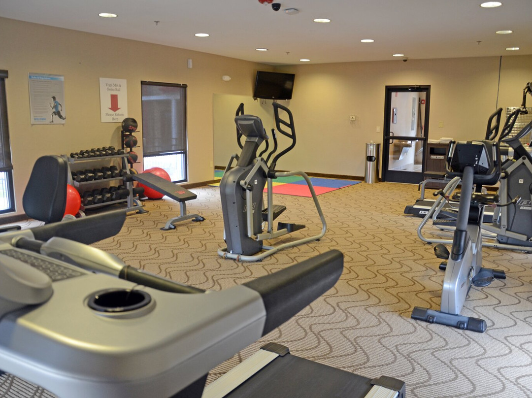 Giles Hotel Inn & Suites主图