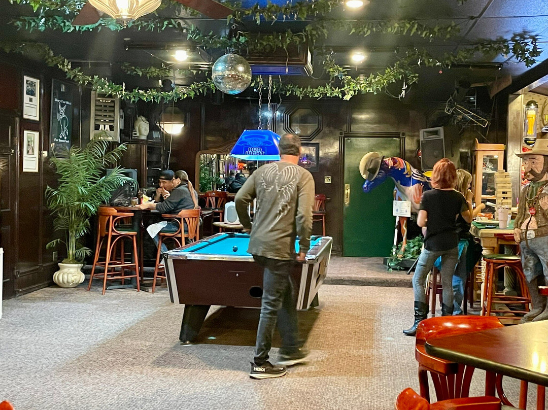 Luckyshoe Bar Grille