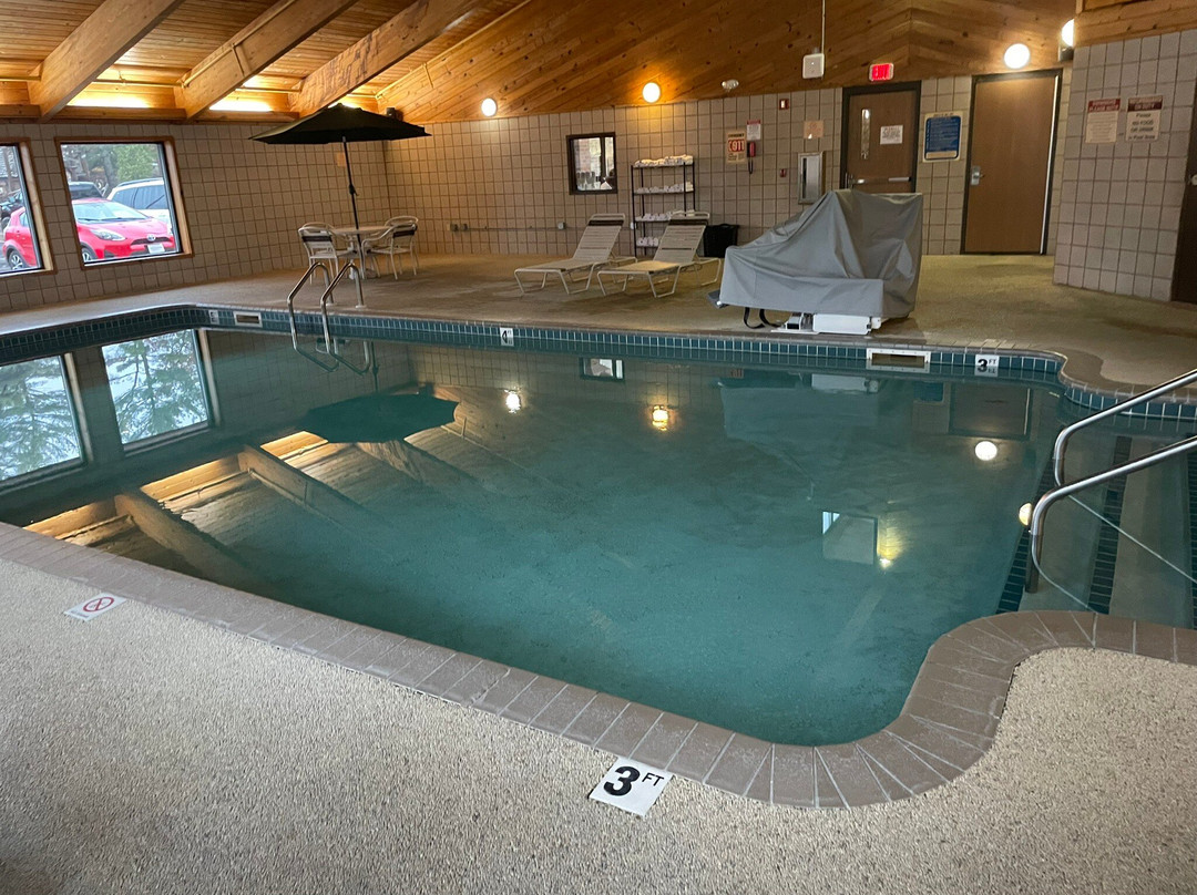 Blossom Hotel & Suites Traverse City主图