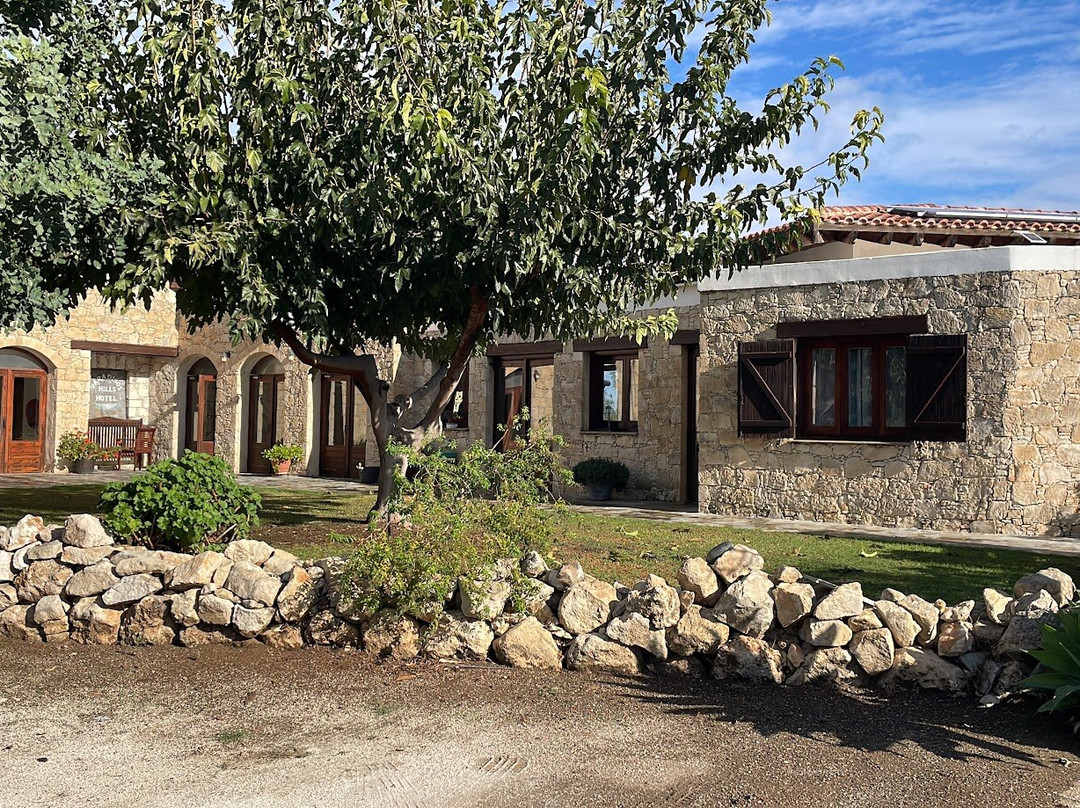 Paradisos Hills Hotel & Retreat主图