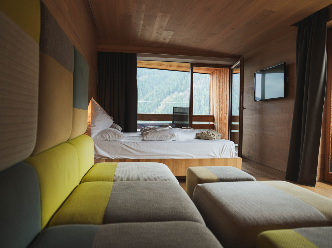 瓦尔赛罗夫酒店主图