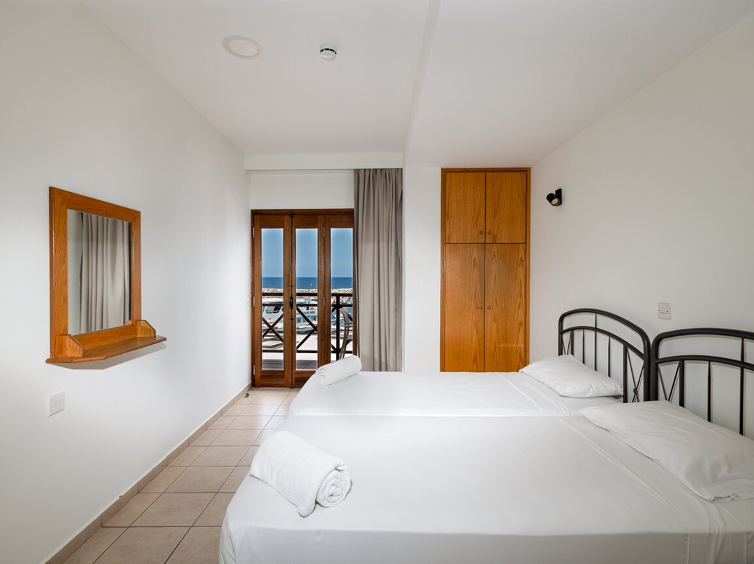 Y&p Latchi Hotel主图