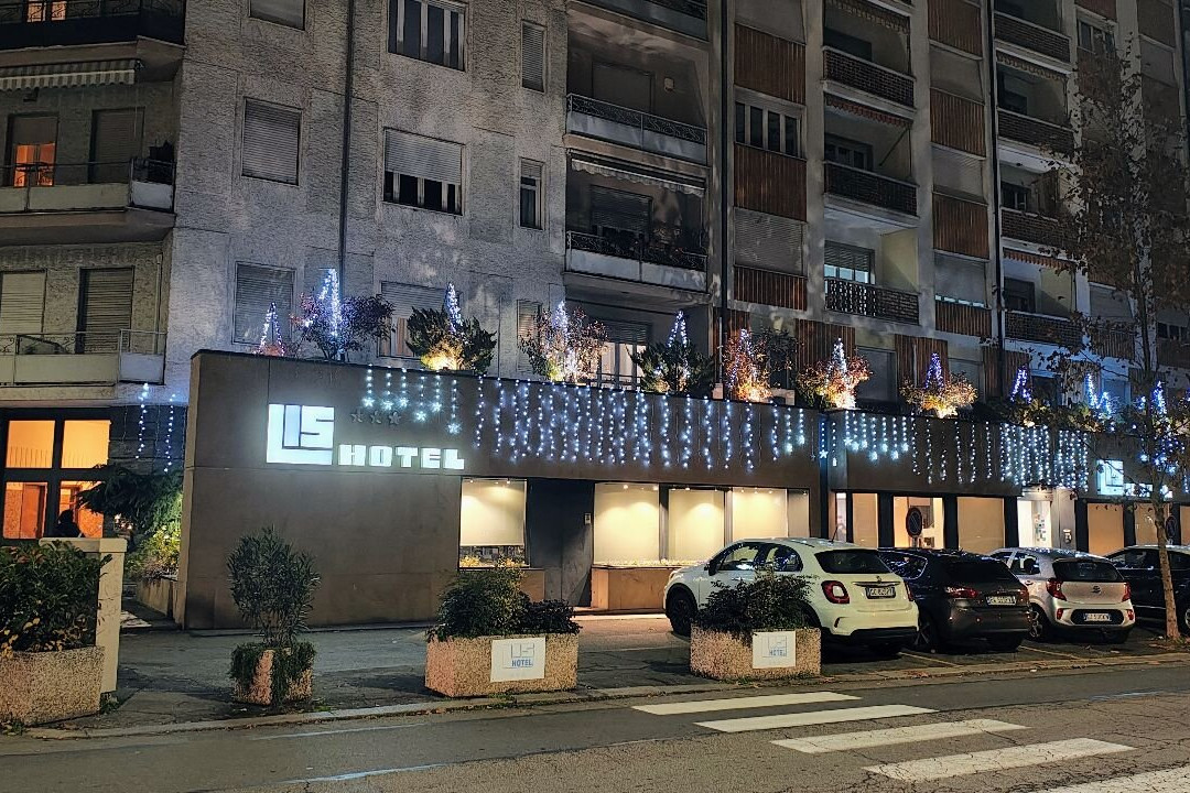 利斯酒店主图