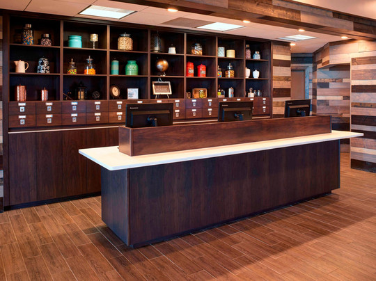 底特律诺维皇冠假日酒店主图