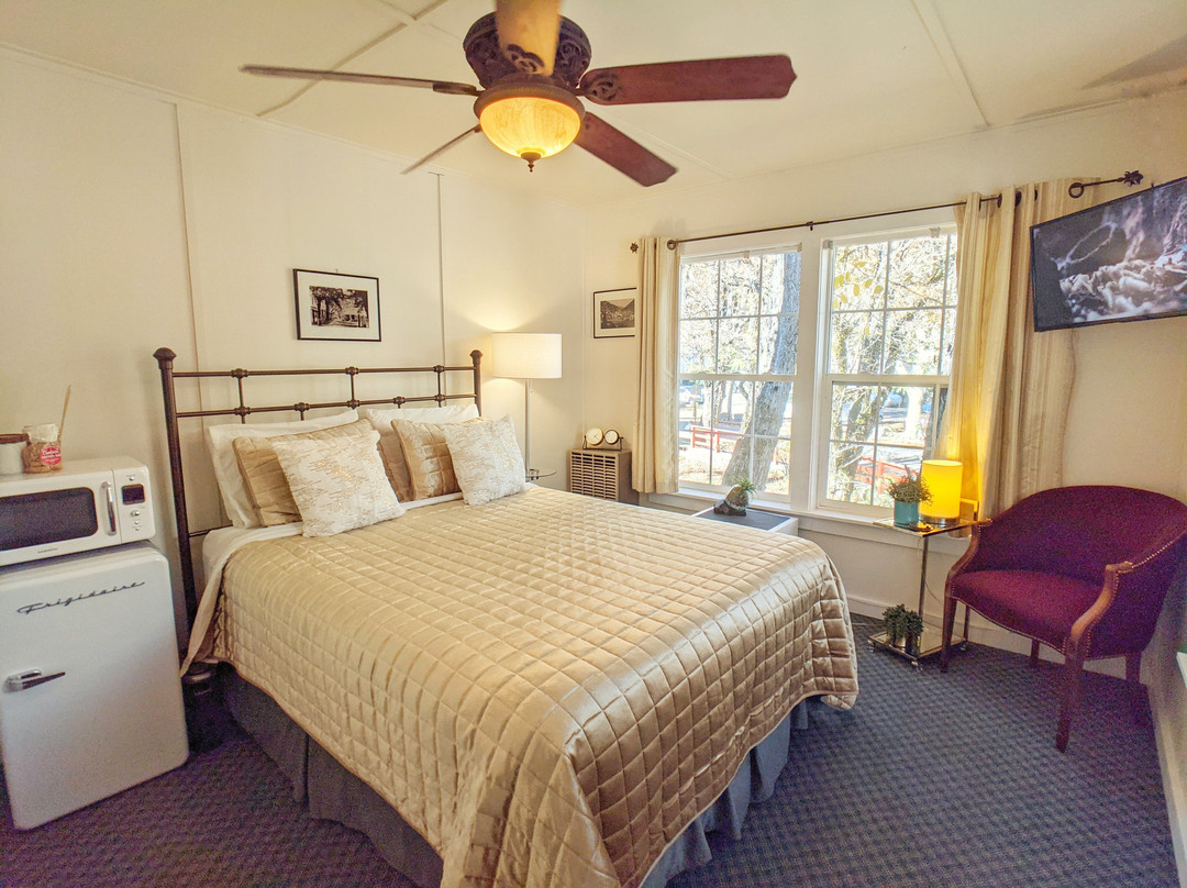 Carriage House Inn主图