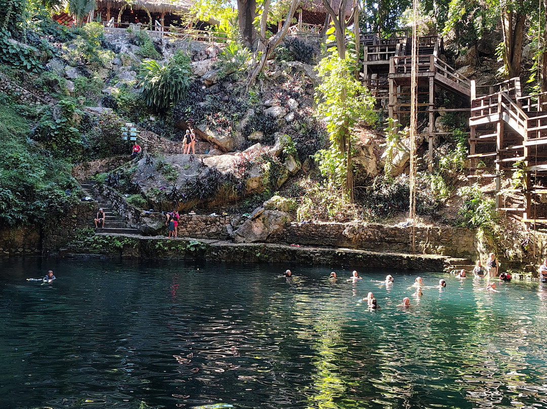 Cenote Zaci-巴利亚多利德必去景点