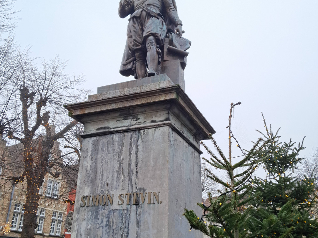 Square and Statue of Simon Stevin-布鲁日必去景点