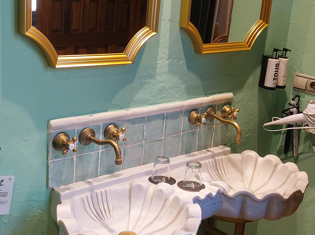 萨尔希多皇宫酒店主图