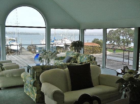 The Captain's Landing主图