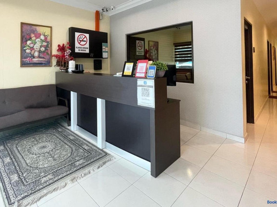 OYO 90369 Safari Hotel Lumut