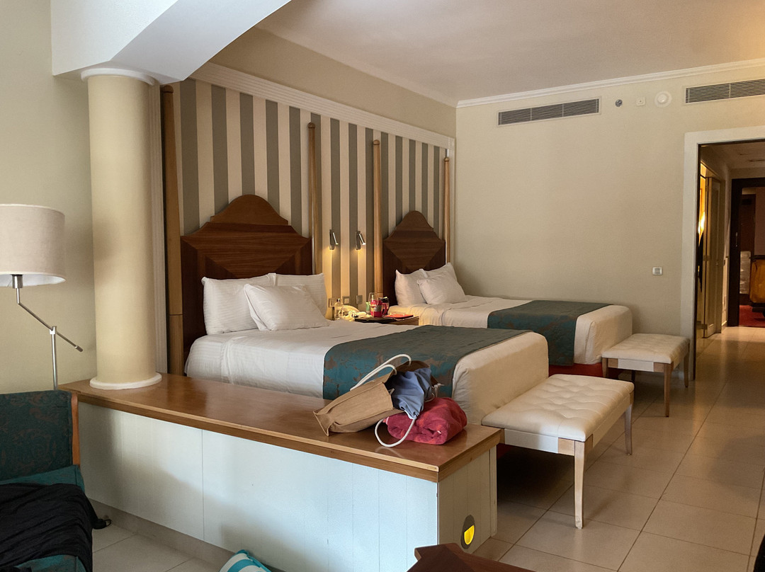 伊贝罗斯塔玫瑰厅全包大酒店主图