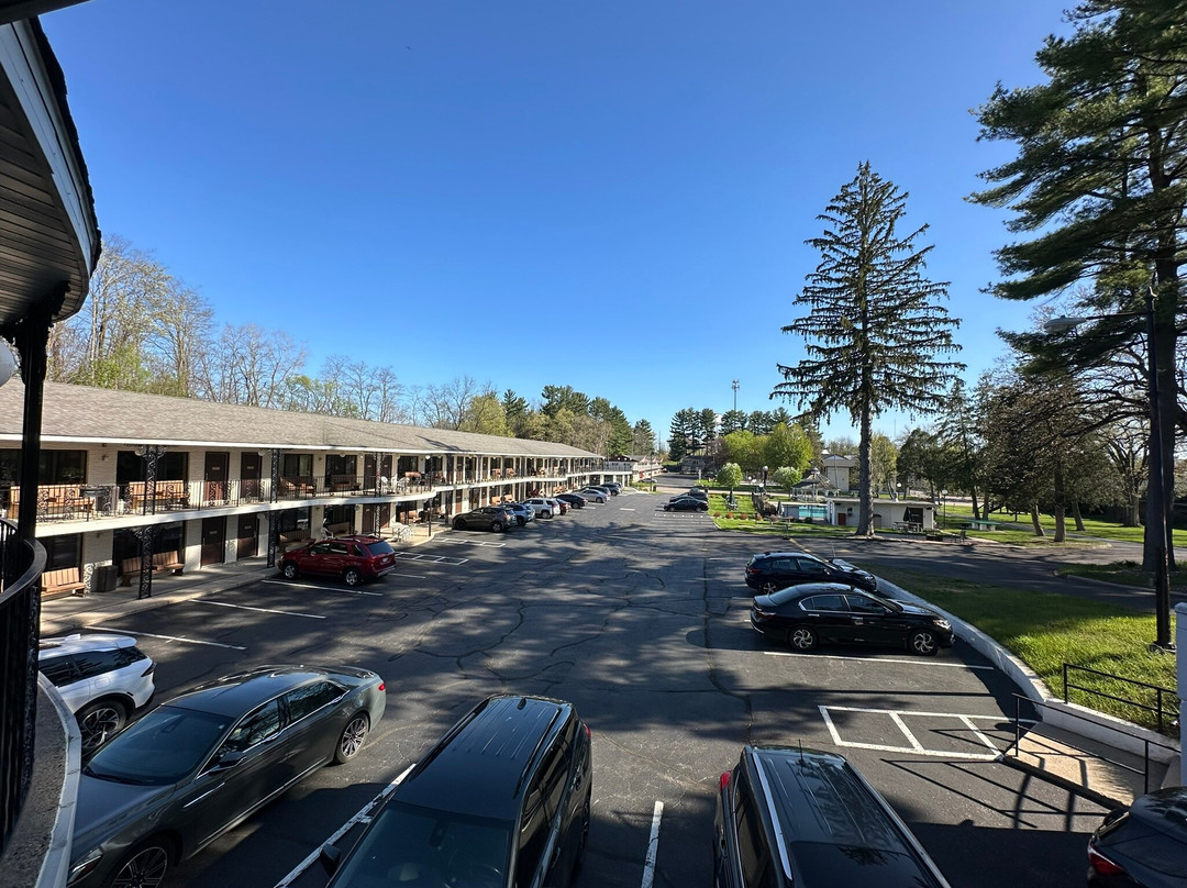 Ambers Inn & Suites主图