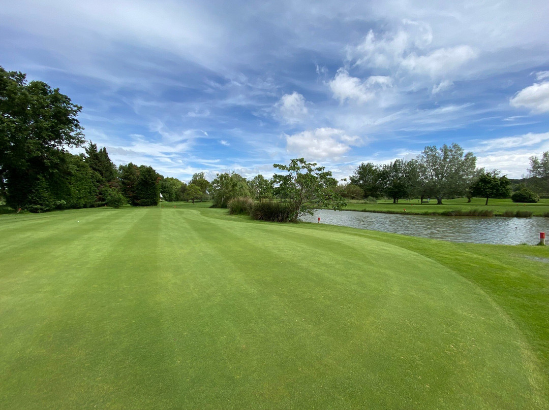 UGolf Avignon Chateaublanc-Morieres-les-Avignon必去景点