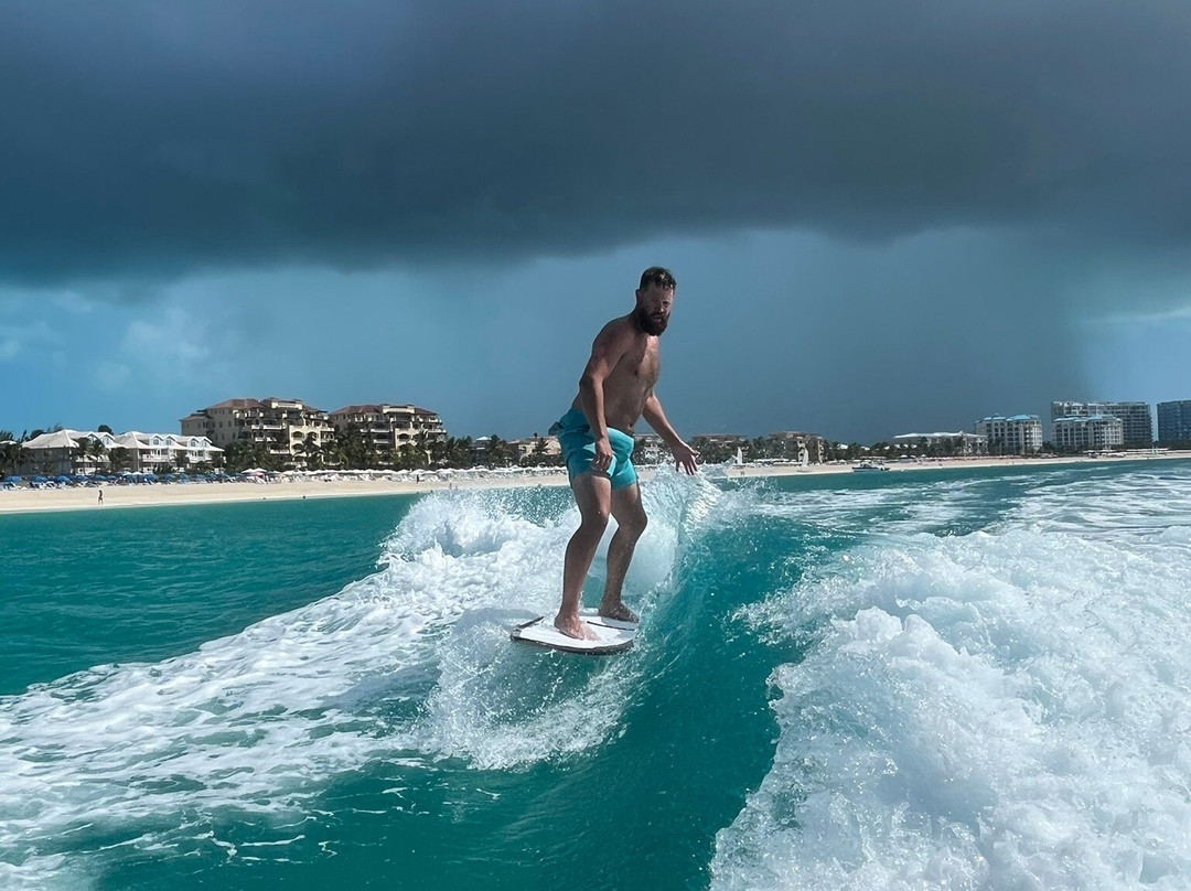 Wake To Wake Watersports-普罗维登西亚莱斯必去景点