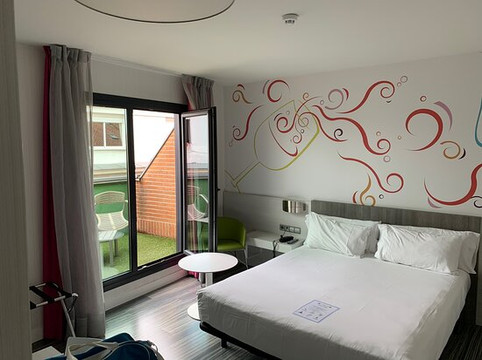 马德里普拉多宜必思尚品酒店主图