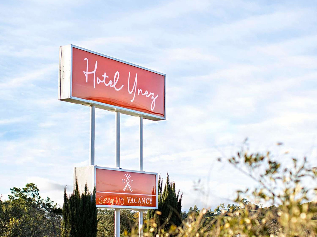 索尔万酒店住宿-草地鹨酒店