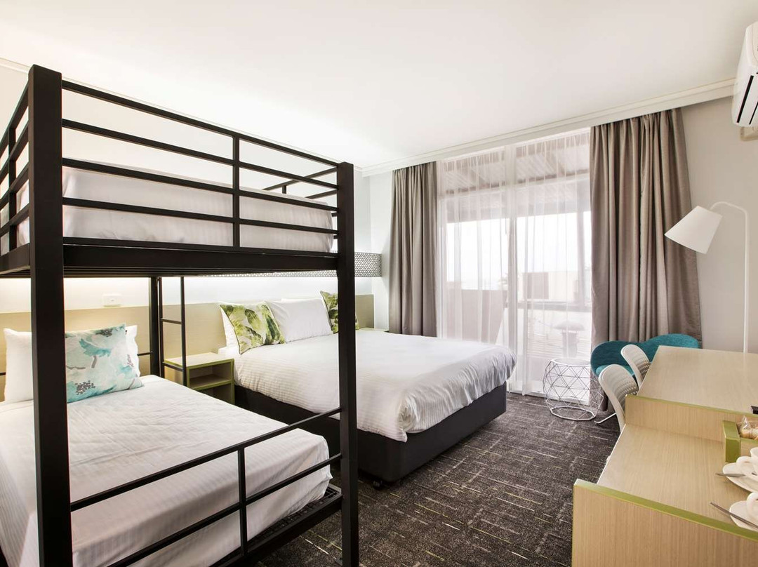 Nightcap at Sandringham Hotel主图