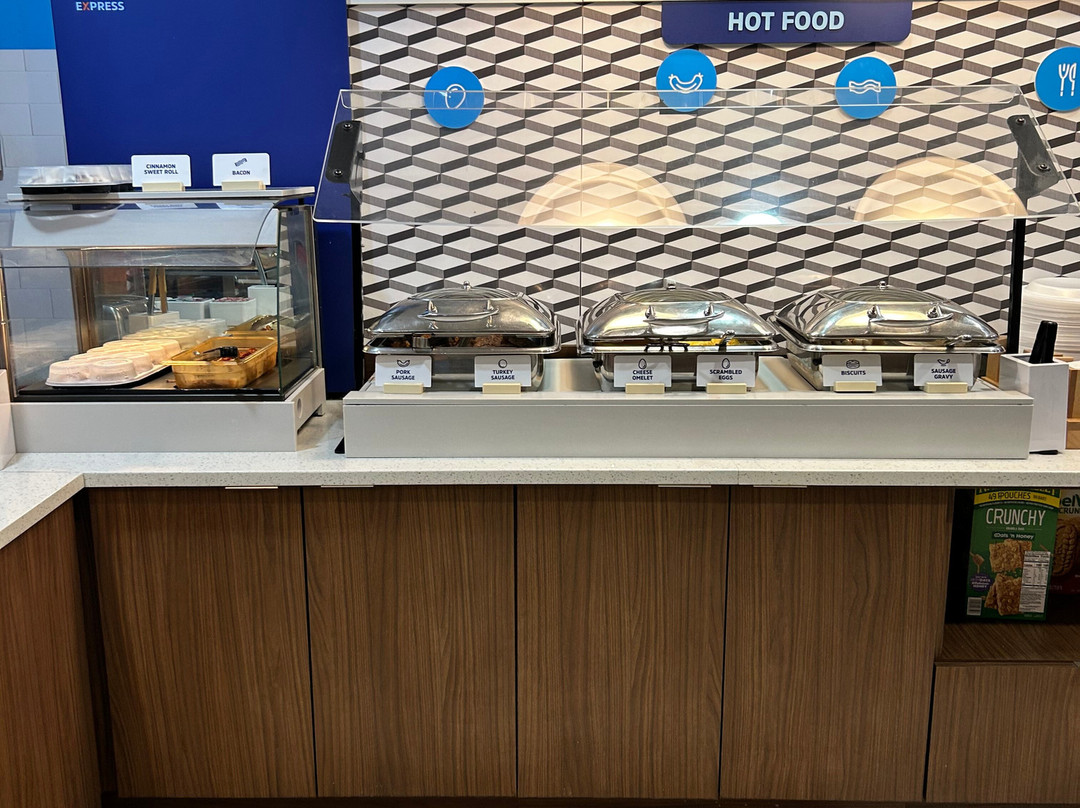 Holiday Inn Express & Suites Pensacola W I-10 By IHG主图