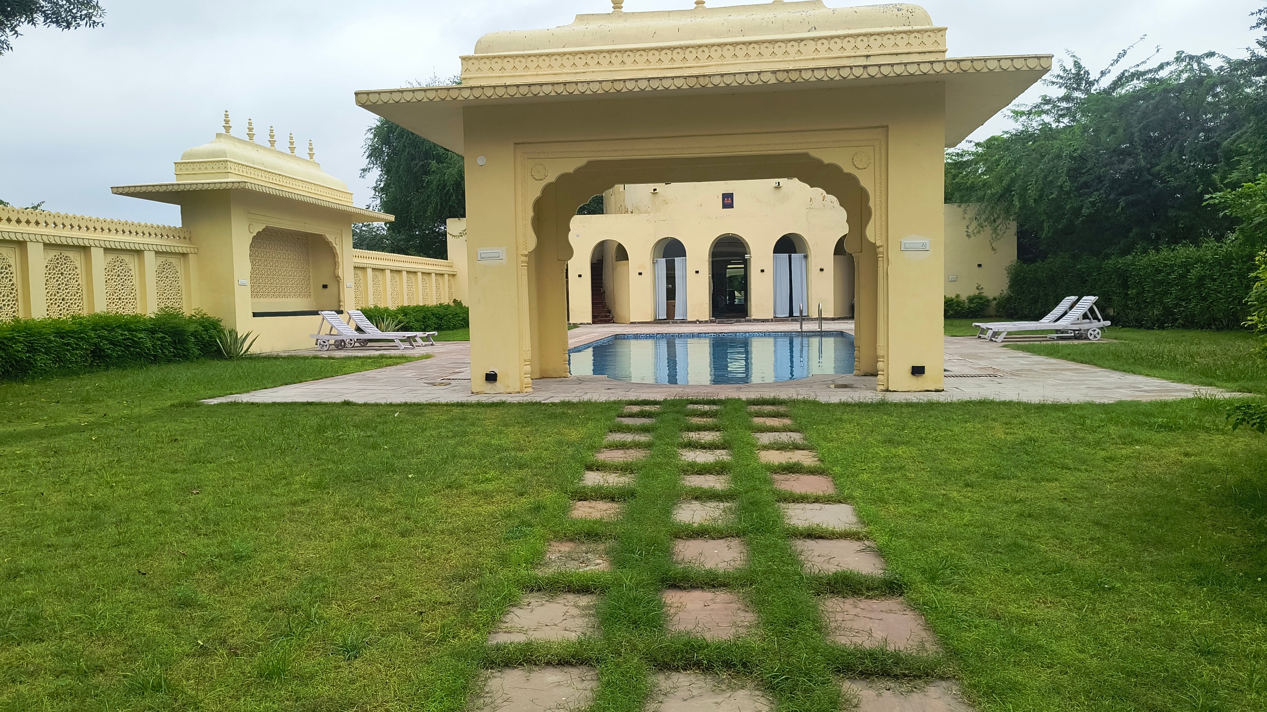 Pachewar Garh Fort-泳池
