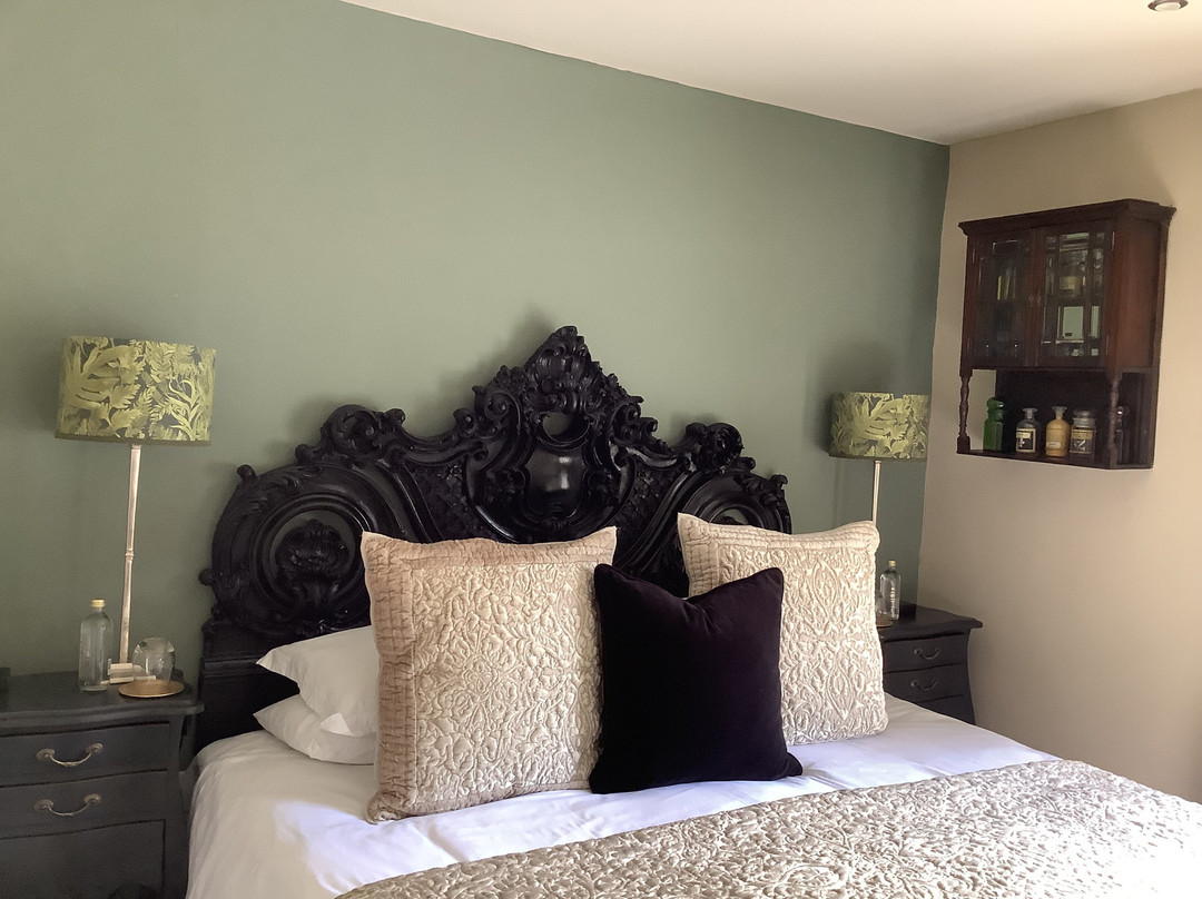 The New White Lion主图