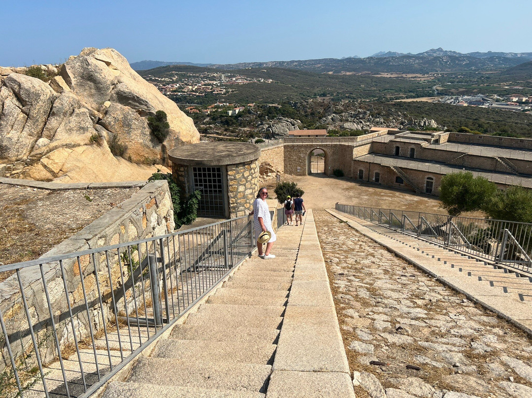 Fortezza di Monte Altura-帕劳必去景点
