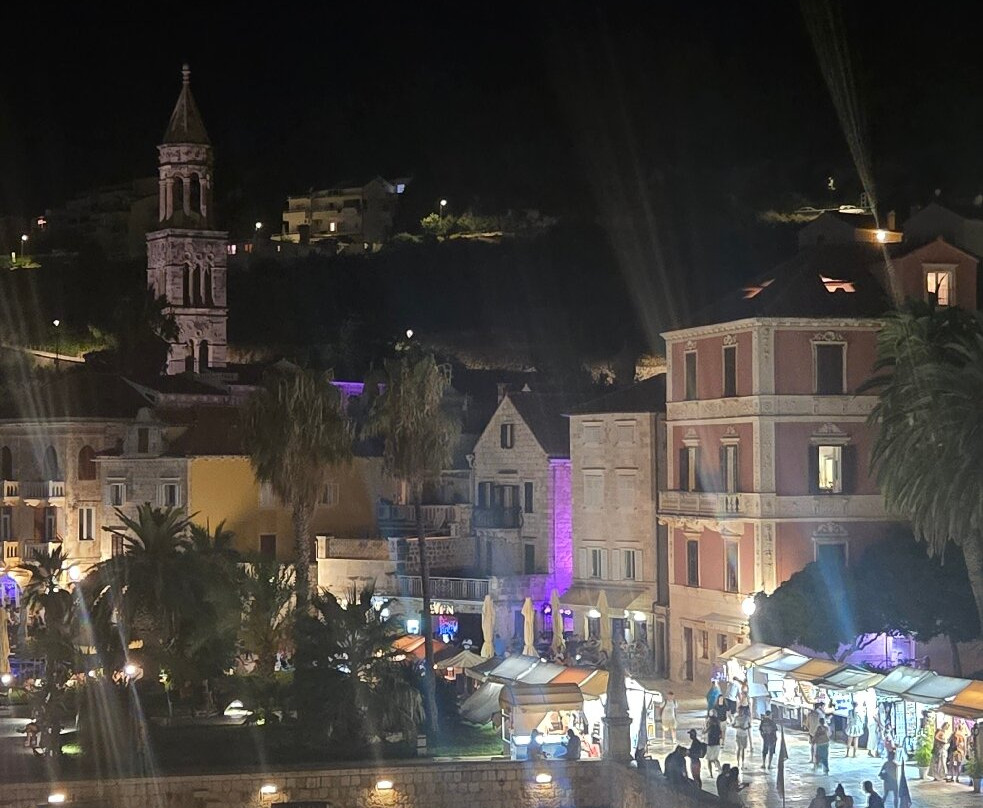 赫瓦尔灯塔酒店主图