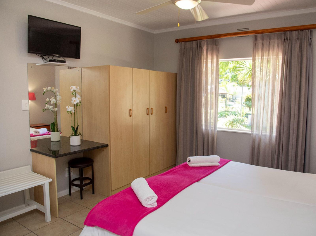 Pine Lodge George主图