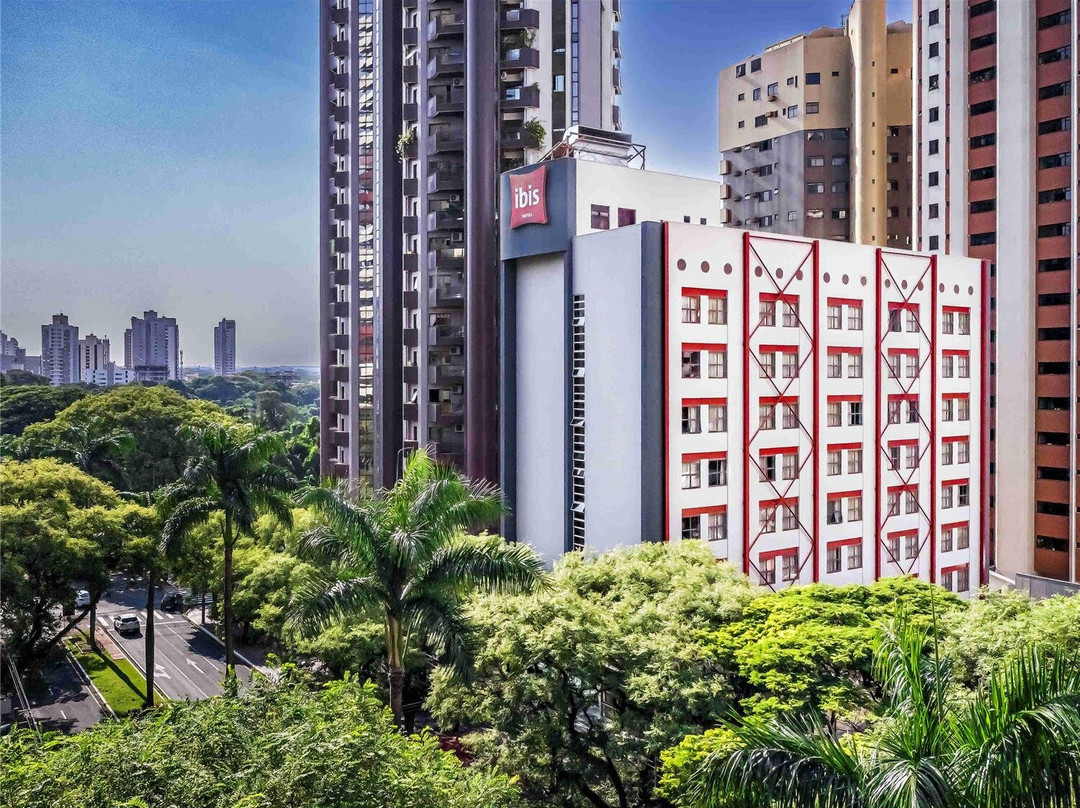 宜必思马林加酒店主图