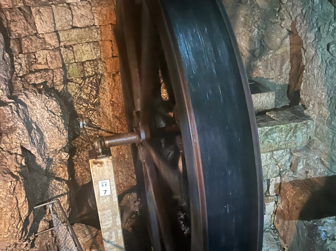 Moulins Souterrains du Col-des-Roches-勒洛克必去景点