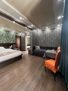 Salut Hotel主图