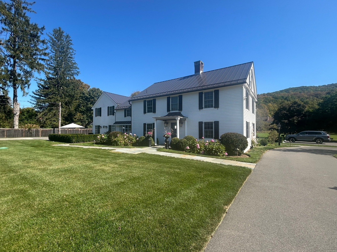 The Kent Collection | The Firefly Inn主图