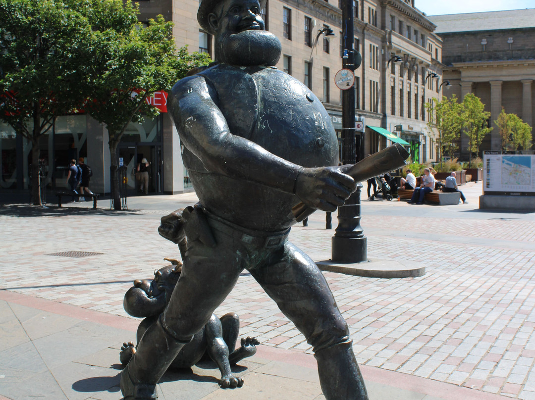Desperate Dan Statue-敦提必去景点