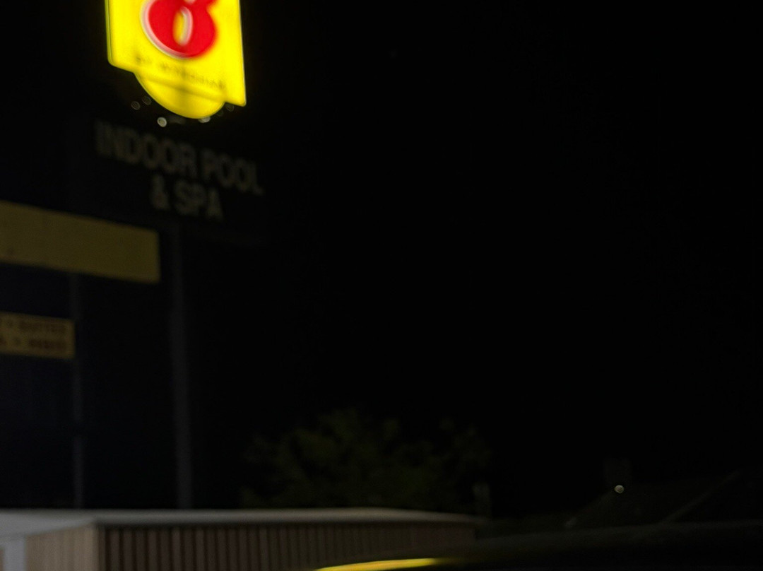 Super 8 by Wyndham Salina I-70主图