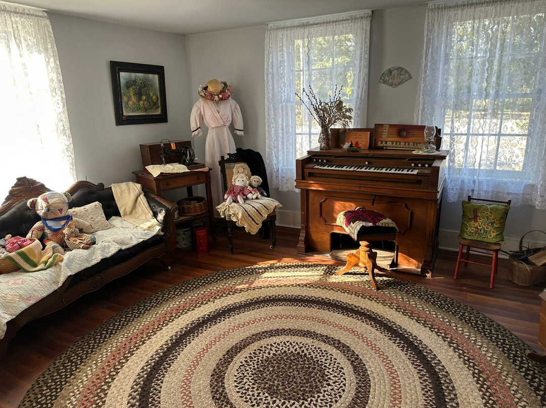 Dan Nagle Walnut Grove Pioneer Village-Long Grove必去景点