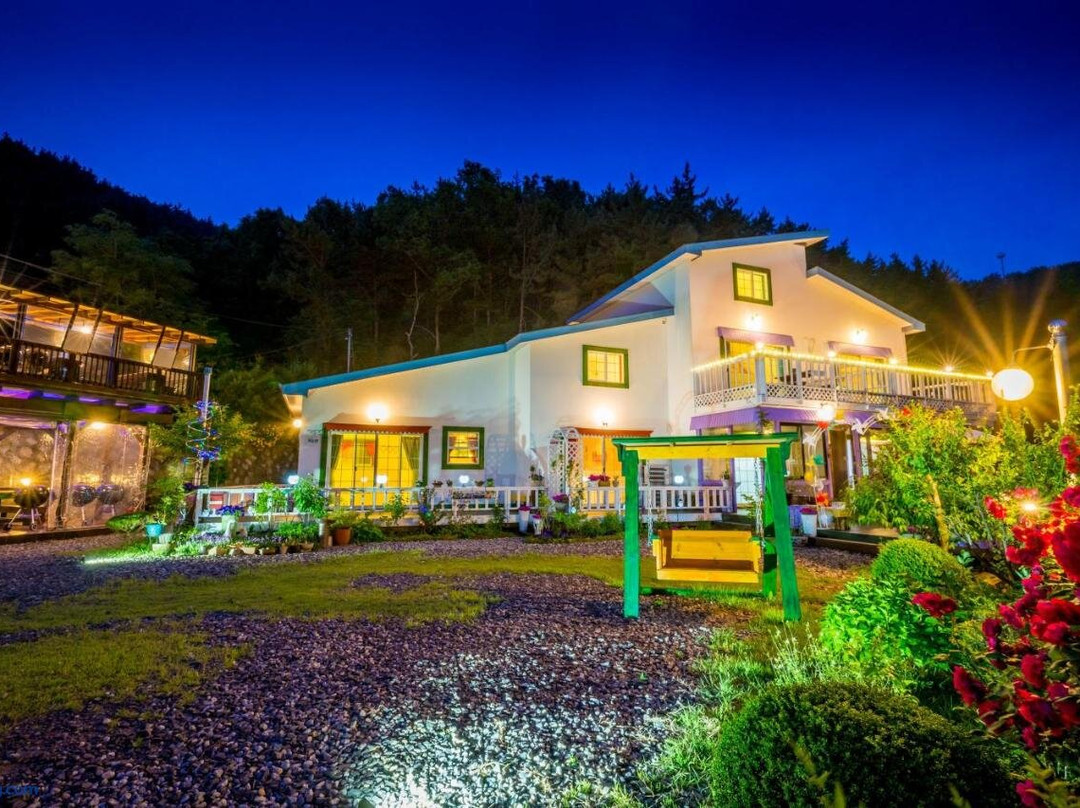 Goseong Hatsal Gadeuk Pension