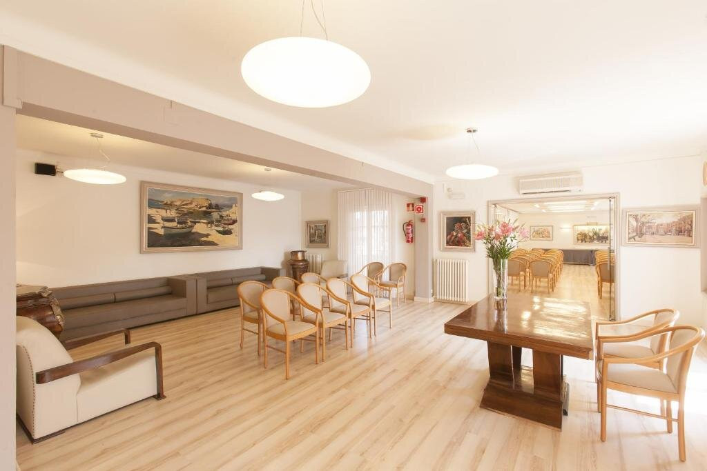 比利牛斯山酒店主图