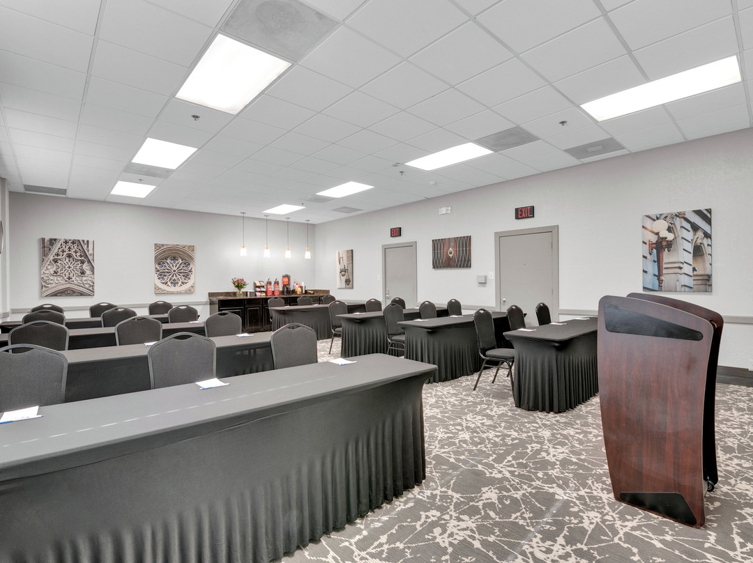 Best Western Plus The Charles Hotel主图