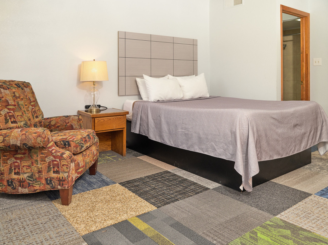 The Oakwood Inn主图