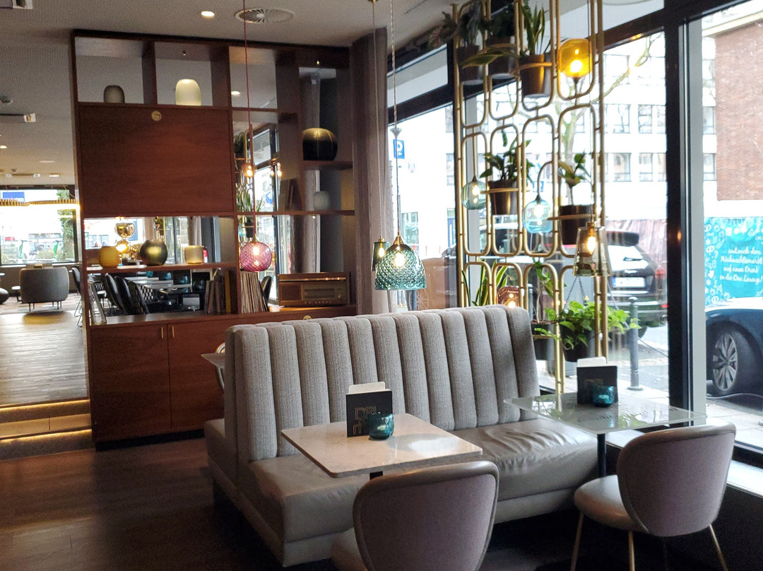 埃森1号汽车旅店主图