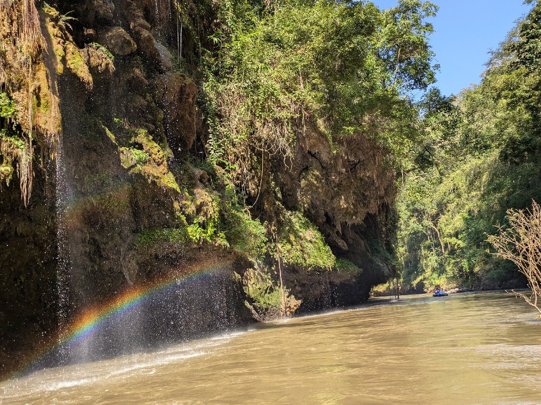 Thi Lo Su  Waterfall-蕴朋县必去景点