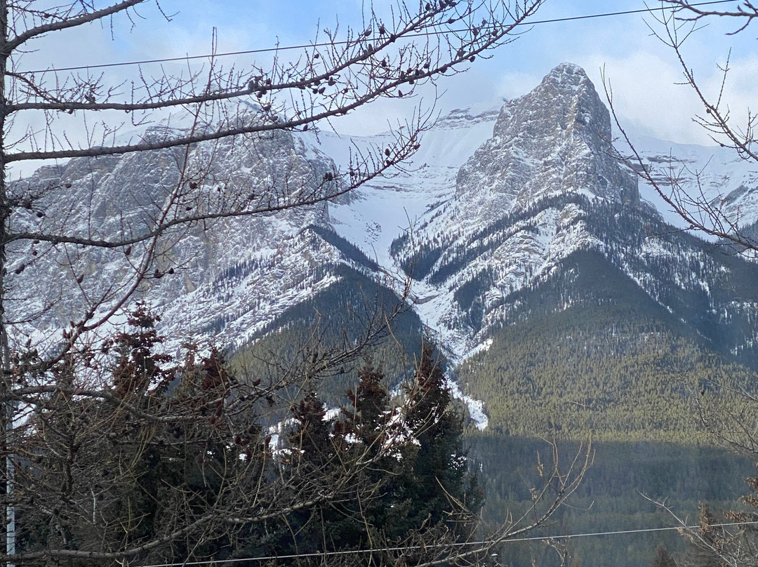 Canmore Rocky Mountain Inn主图