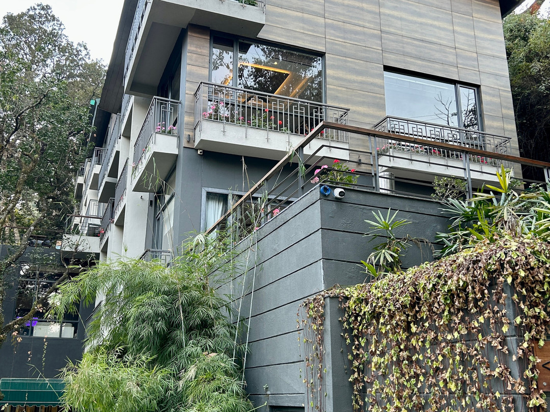 Rosefinch Sarovar Portico主图