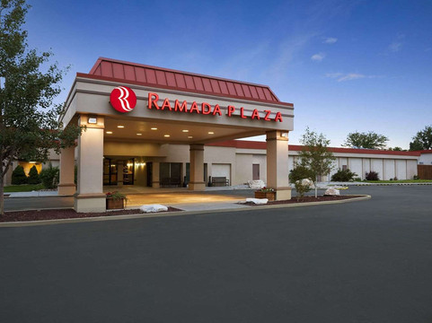 华美达广场河畔酒店