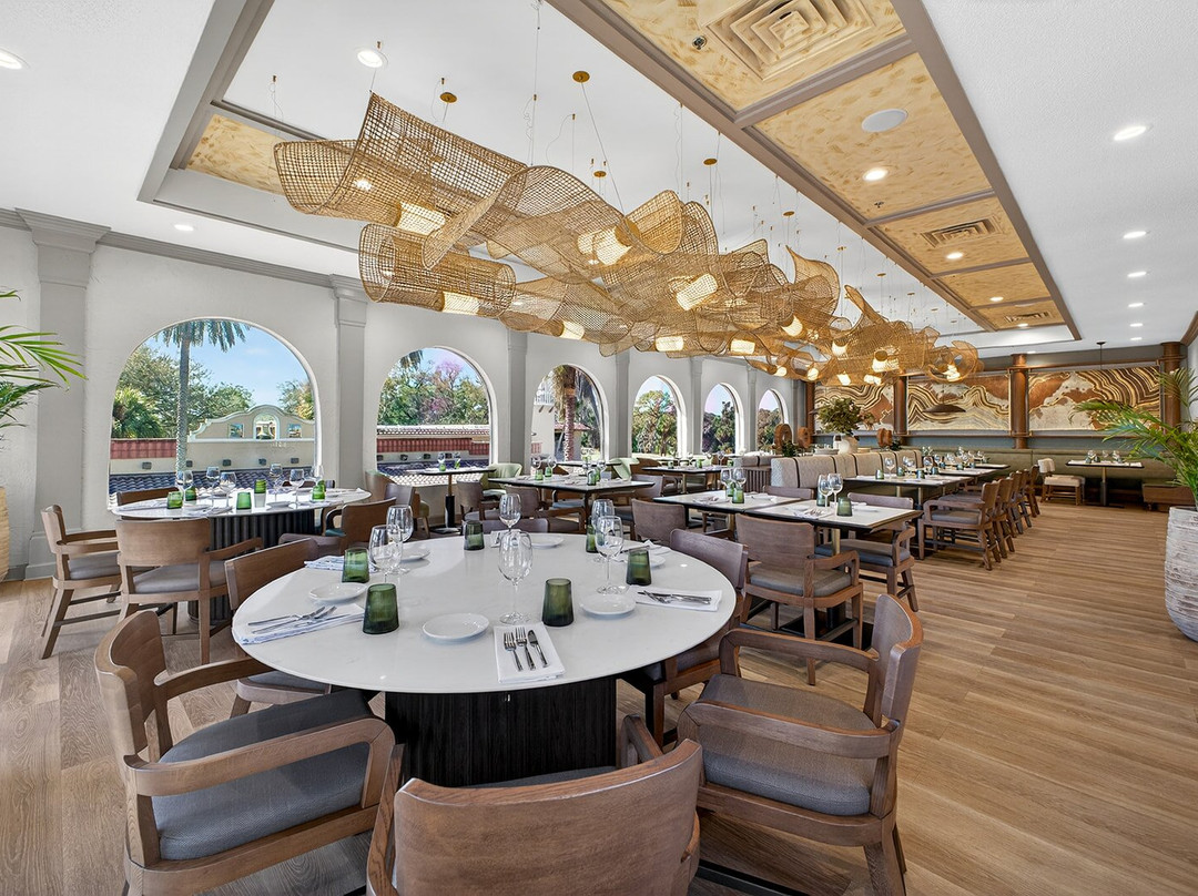Howey in the Hills餐馆和美食-Conquistador Bar & Restaurant