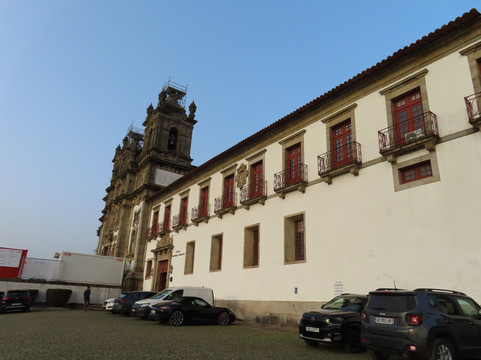 吉马良斯莫斯泰罗-纪念碑酒店