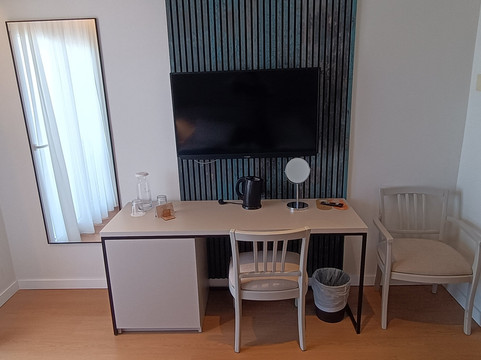 浪漫环球酒店主图