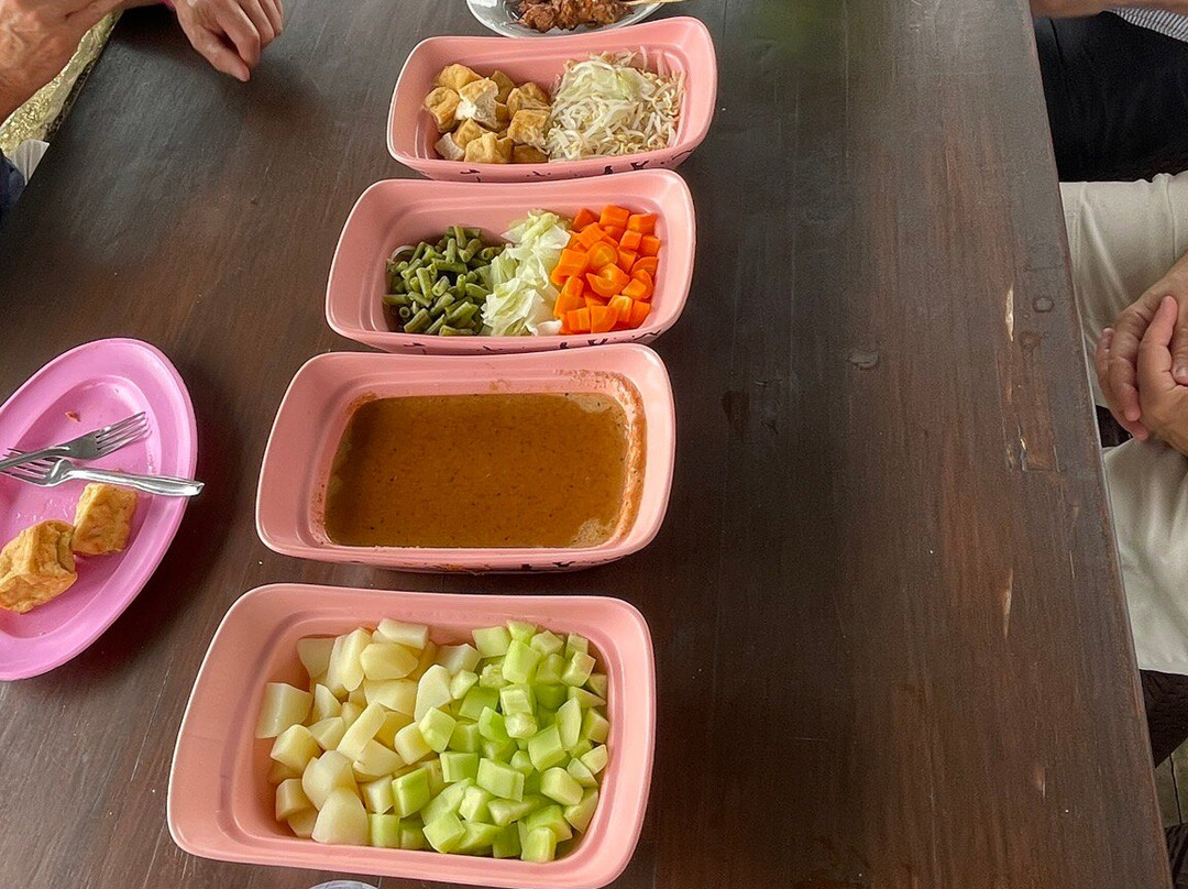 Lucky Tour and Travel - Manado Driver Guide-比通必去景点